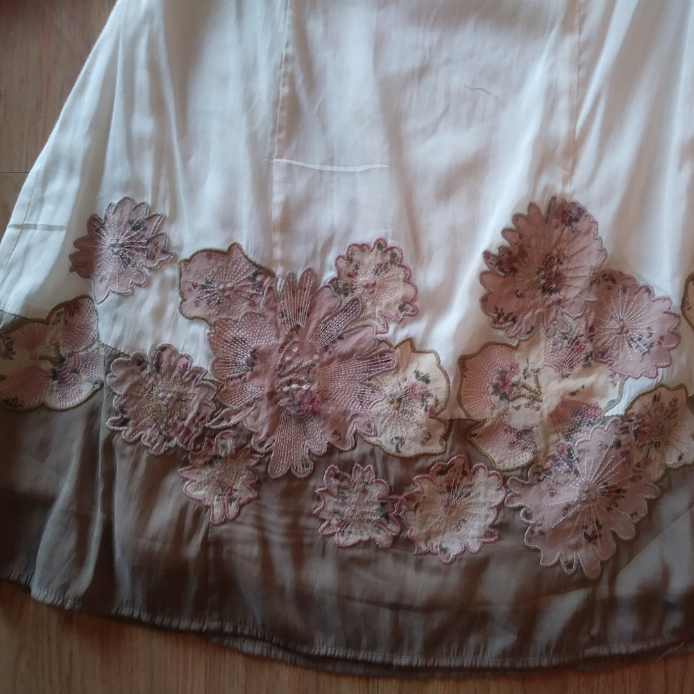 Belted white & cream flowered cotton dress XS